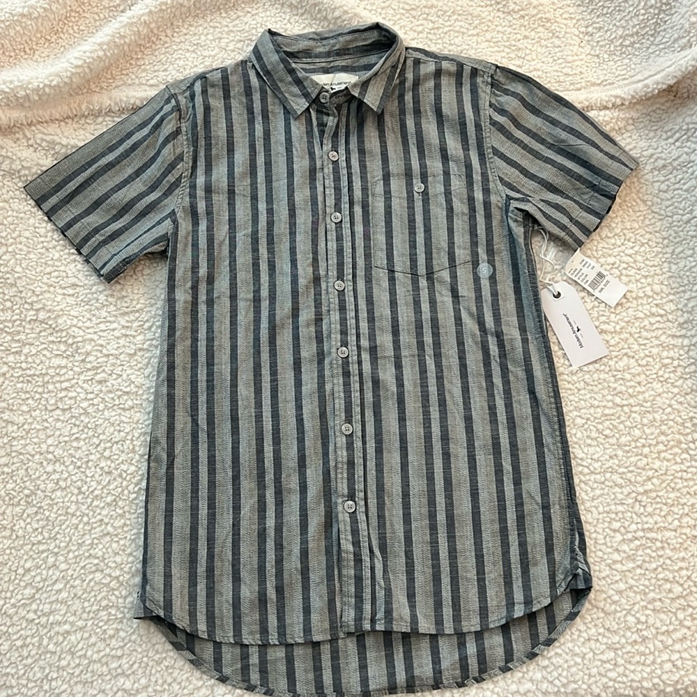 PacSun Modern Amusement Button Front Button Shirt Sleeve Shirt - Men’s Small